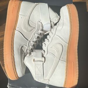 Women's Nike Air Force 1 High
SE Phantom - Size 7.5